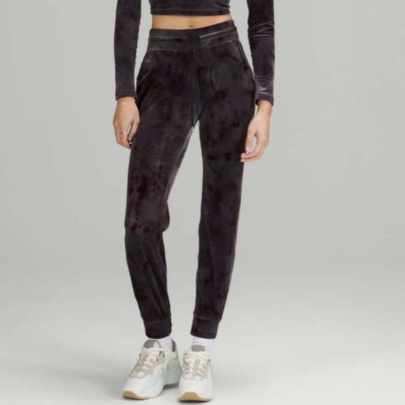 LULULEMON | Ready to Crush Full Length Velour Jogger Pants Women’s Size 4 - Picture 2 of 14